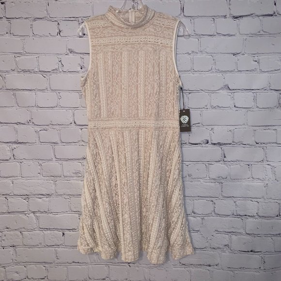 NWT VINCE CAMUTO Victorian Beige/Cream Lace Dress - Picture 2 of 8